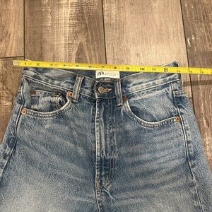 Zara Light Blue High-Waisted Jeans